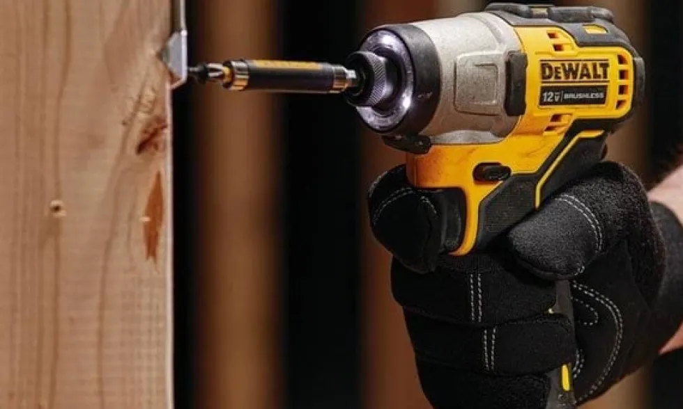 Aparafusadora de Impacto Brushless 12V 2.0Ah Dewalt DCF801