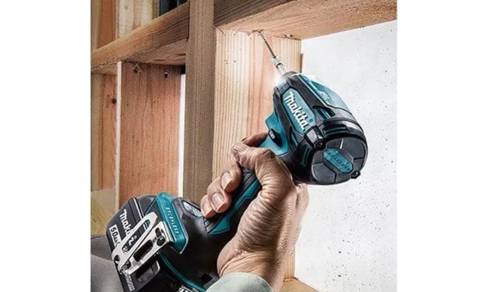 Aparafusadora de Impacto 180Nm 18V BL Makita DTD172ZJ