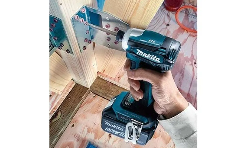Aparafusadora de Impacto 180Nm 18V BL Makita DTD172ZJ