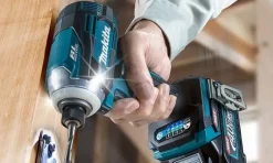 Aparafusadora de Impacto 40V 2.5Ah XGT Makita TD001GD201