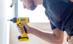 Aparafusadora de Impacto 10.8V 1.5Ah Stanley FMC041S2-QW