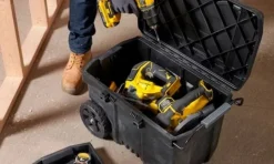 Arca de transporte com autofechado 52L Stanley STST33090-1