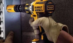 Berbequim Com Percussão 18V 2,0Ah DeWalt DCD796D2