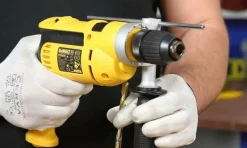 Berbequim Com Percussão 701W Dewalt DWD024S