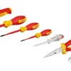 Bosch Professional Set Misto 5 und - Alicate Corte Lateral 160 mm+Alicate Recto Ponta Larga 200 mm+3 Chave Fenda SL 3,5 / SL 6,5 / PH 2+ Faca para Descarnar Fio (Isolados VDE) + 1 Busca-Polos