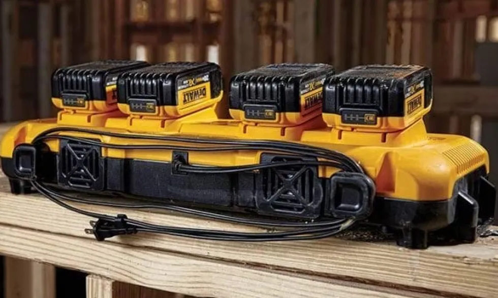 Carregador Rápido 4 Tomadas 12-54V Dewalt DCB104