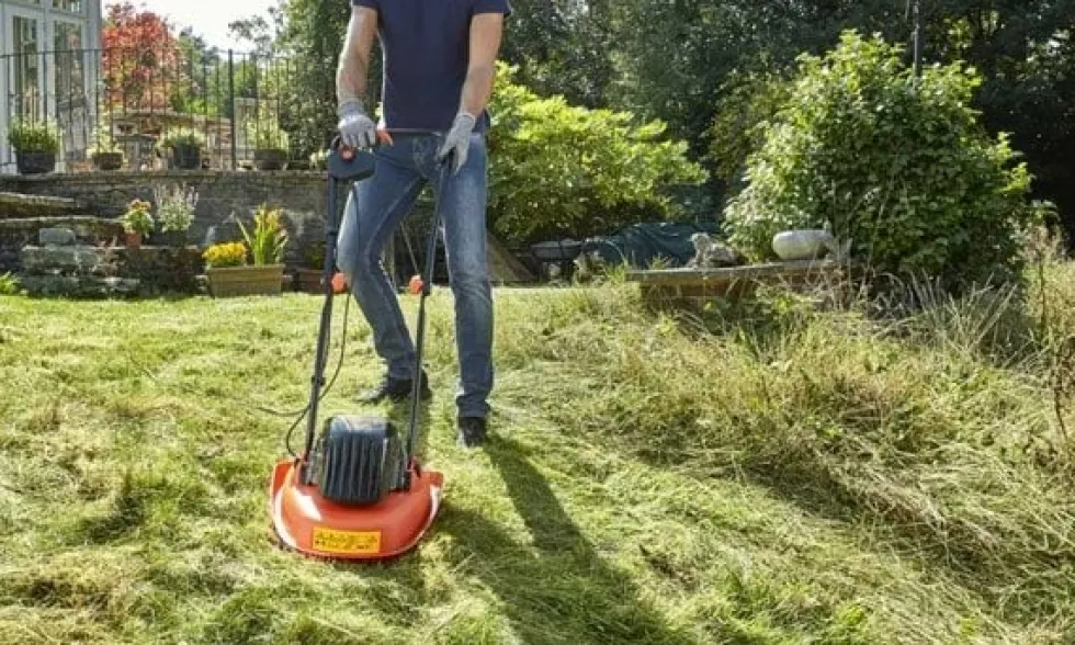 Corta-Relva aerostatico 1200W 30cm Black & Decker BEMWH551