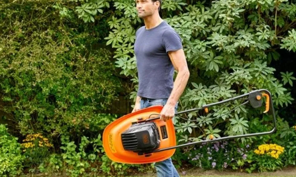 Corta-Relva aerostatico 1200W 30cm Black & Decker BEMWH551