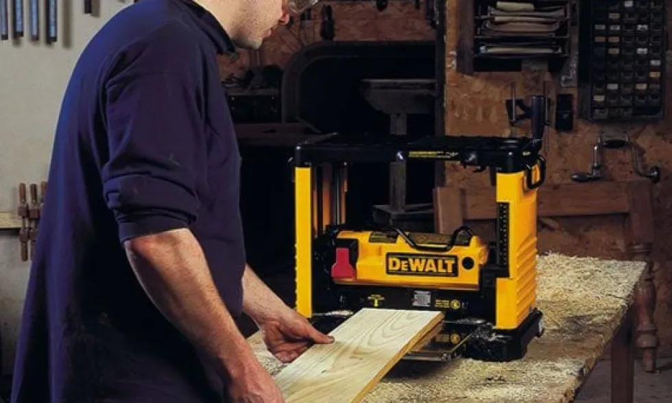 Desengrossadeira Portátil 1800W DeWalt DW733