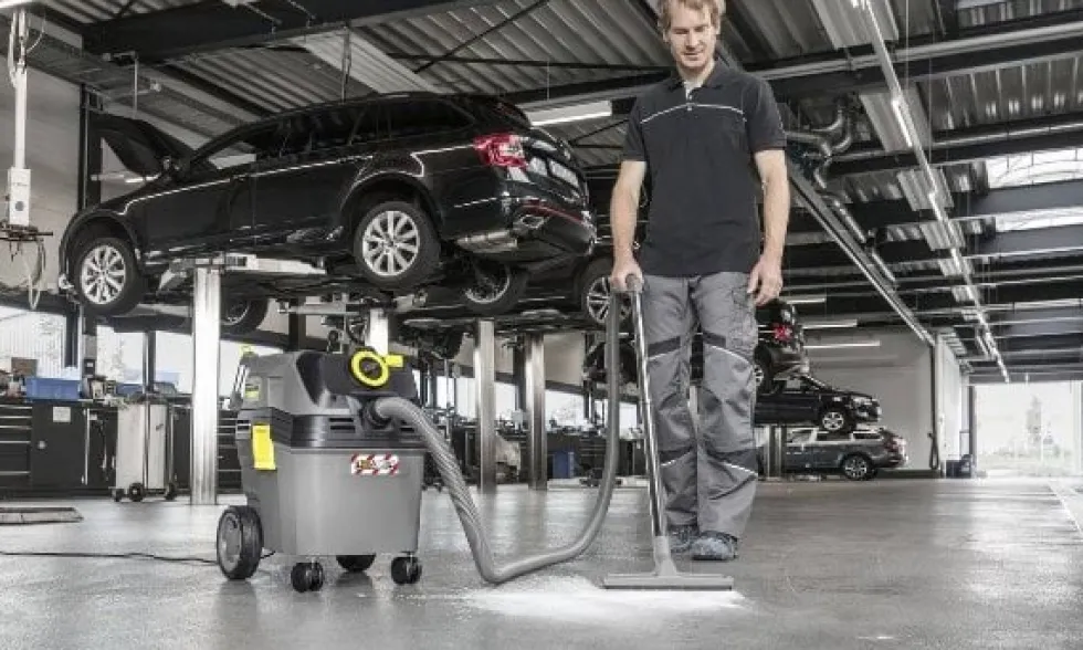 Karcher Aspirador para Sólidos/Líquidos1380W NT 30/1 Ap L 1.148-221.0
