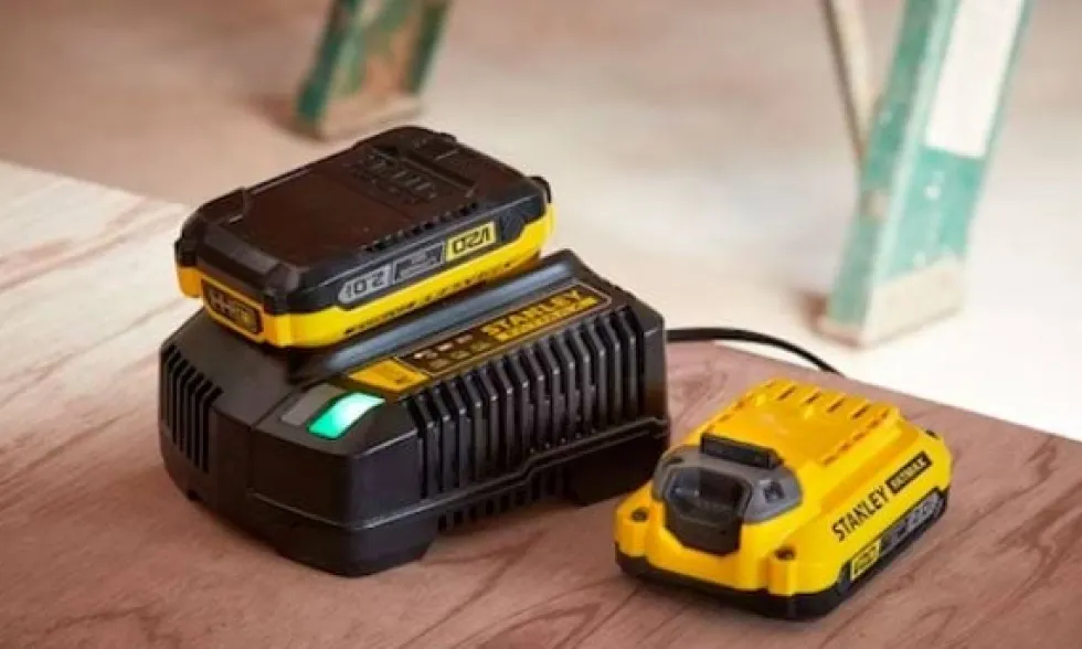 Kit 2 Baterias 18V 2Ah + Carregador 2Ah Stanley SFMCB12D2-QW