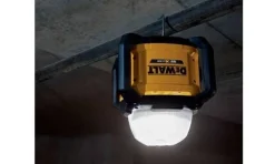 Kit Berbequim C/ Percussão 18V 5,0Ah + Lanterna Led XR 18V Dewalt CPROF531