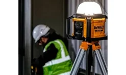 Kit Berbequim C/ Percussão 18V 5,0Ah + Lanterna Led XR 18V Dewalt CPROF531