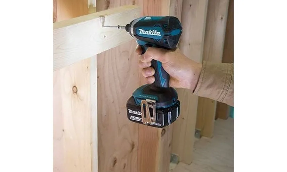 Kit Combo Aparafusadora de Impacto + Berbequim 18V 5,0Ah BL Makita DLX2418TJ