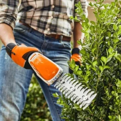 Kit Mini Podadora HSA 26 c/ Bateria e Carregador 12/20CM Stihl HA030113516