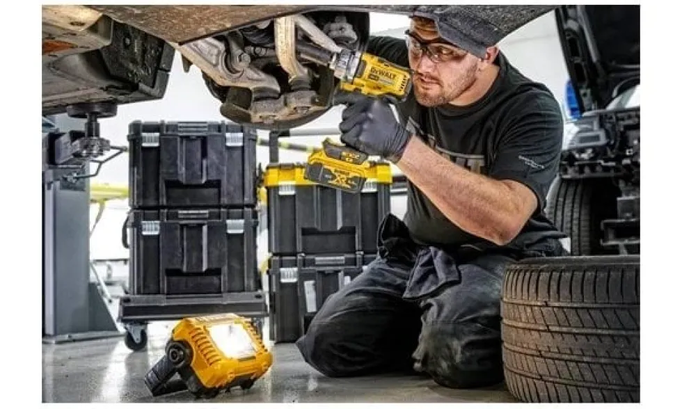 Lanterna LED Compacta XR 18V/12V Dewalt DCL077