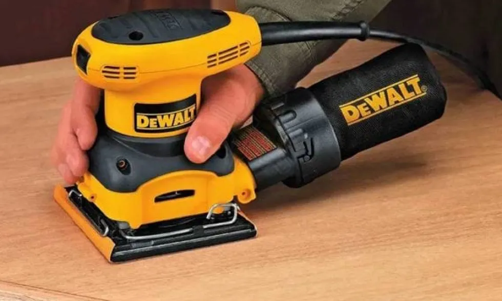 Lixadora Vibratória Dewalt DWE6411
