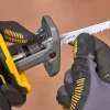 Mini serra de Sabre Brushless 18V FATMAX® V20 Stanley SFMCS305B-XJ