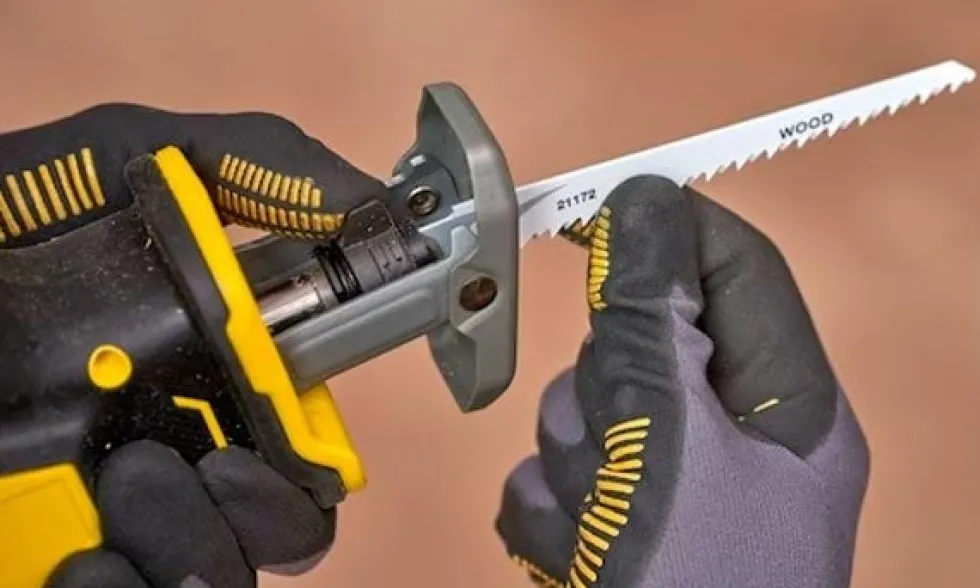 Mini serra de Sabre Brushless 18V FATMAX® V20 Stanley SFMCS305B-XJ