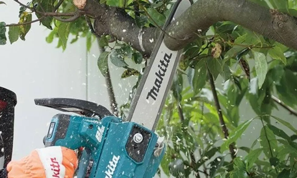 Motosserra a bateria 25cm 18VX2 LXT Makita DUC256CZ