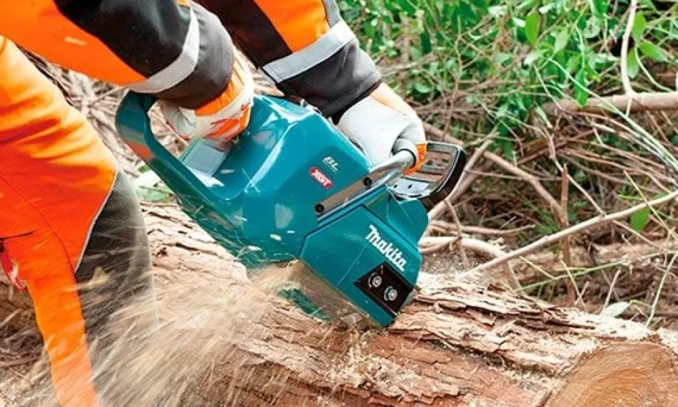 Motosserra BL 40V máx. XGT 40cm Makita UC012GZ