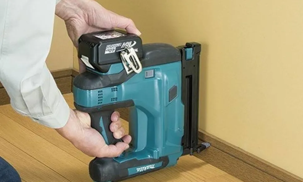 Pregadora a bateria 18V 1,2mm Makita DBN500Z