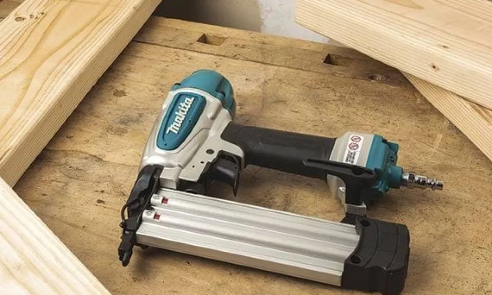 Pregadora Pneumática 1,2mm Makita AF506