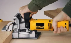 Ranhuradora Dewalt DW682K-QS