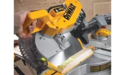 Serra de Esquadria Telescópica 1675W Ø305mm DeWalt DWS780
