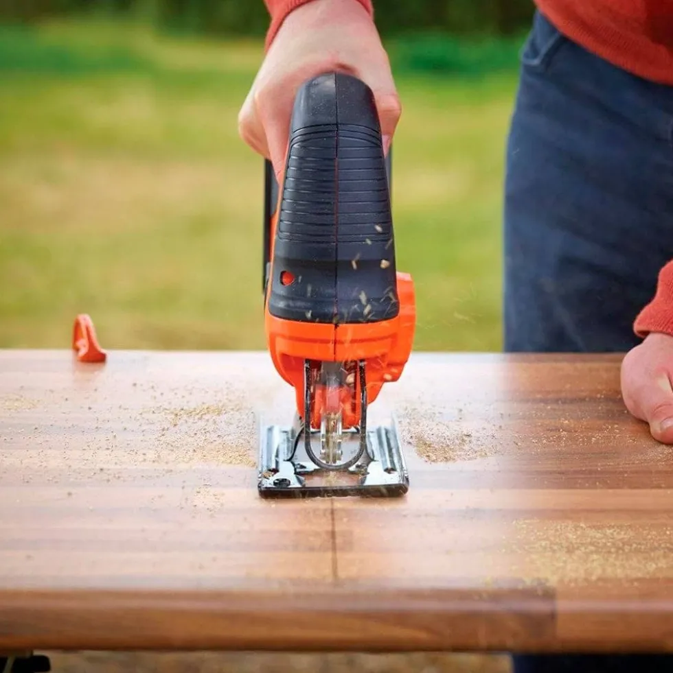 Serra de Recortes 18V Black Decker BDCJS18N-XJ