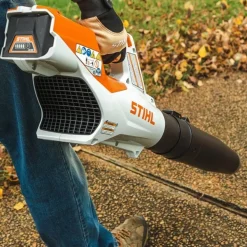 Soprador BGA 60 + Bateria AK + Carregador Stihl BA040115948