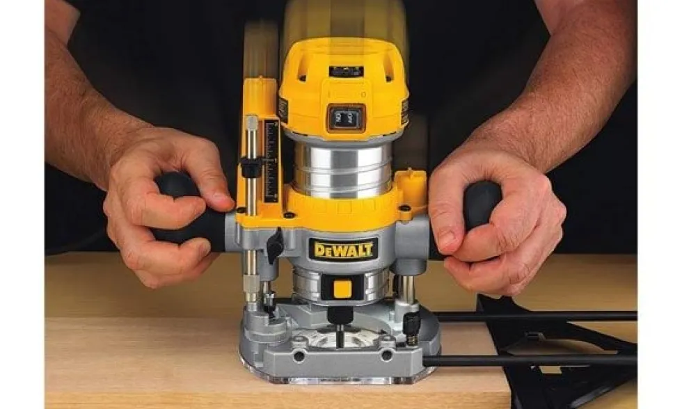 Tupia Multifunções 6 e 8mm DeWalt D26204K-QS